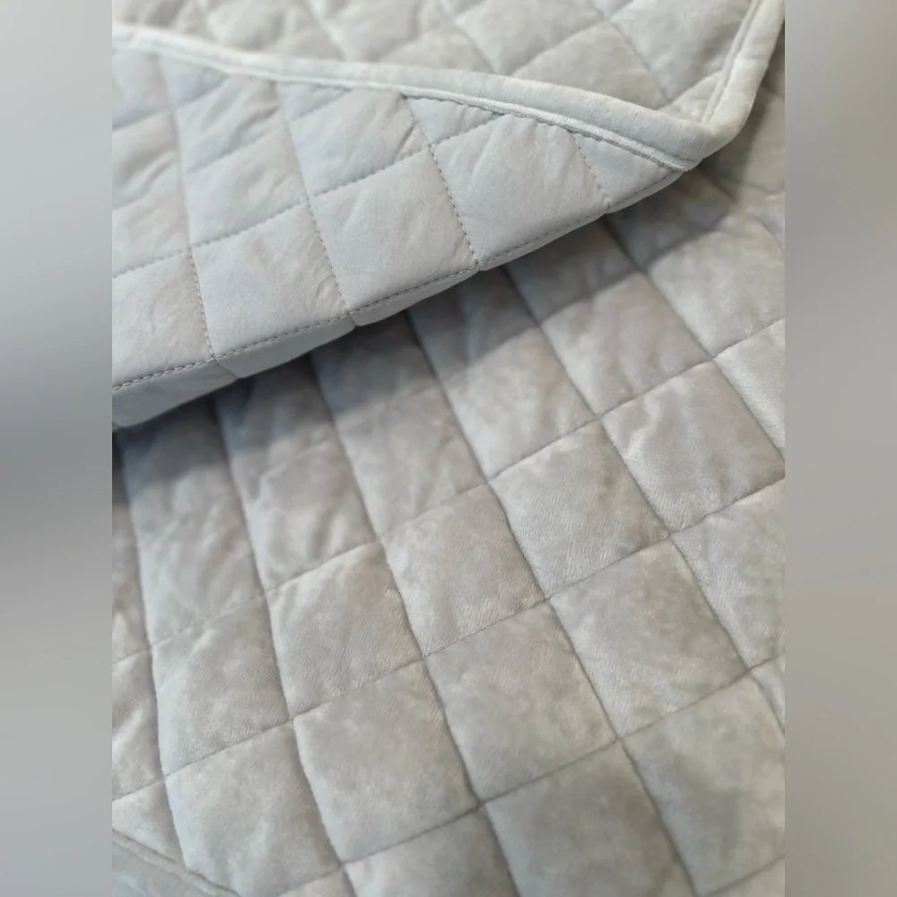 Threshold Full/Queen Luxe Diamond Stitch Velvet Quilt Light Gray NWOT